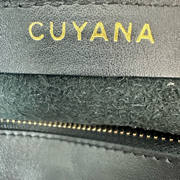 Cuyana Black Leather Cosmetic Pouch Clutch Travel Makeup Bag Gold Zip w/Dust Bag - Picture 2 of 14